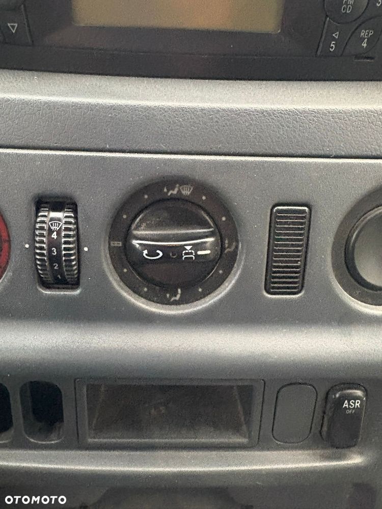 Mercedes-Benz Sprinter - 25