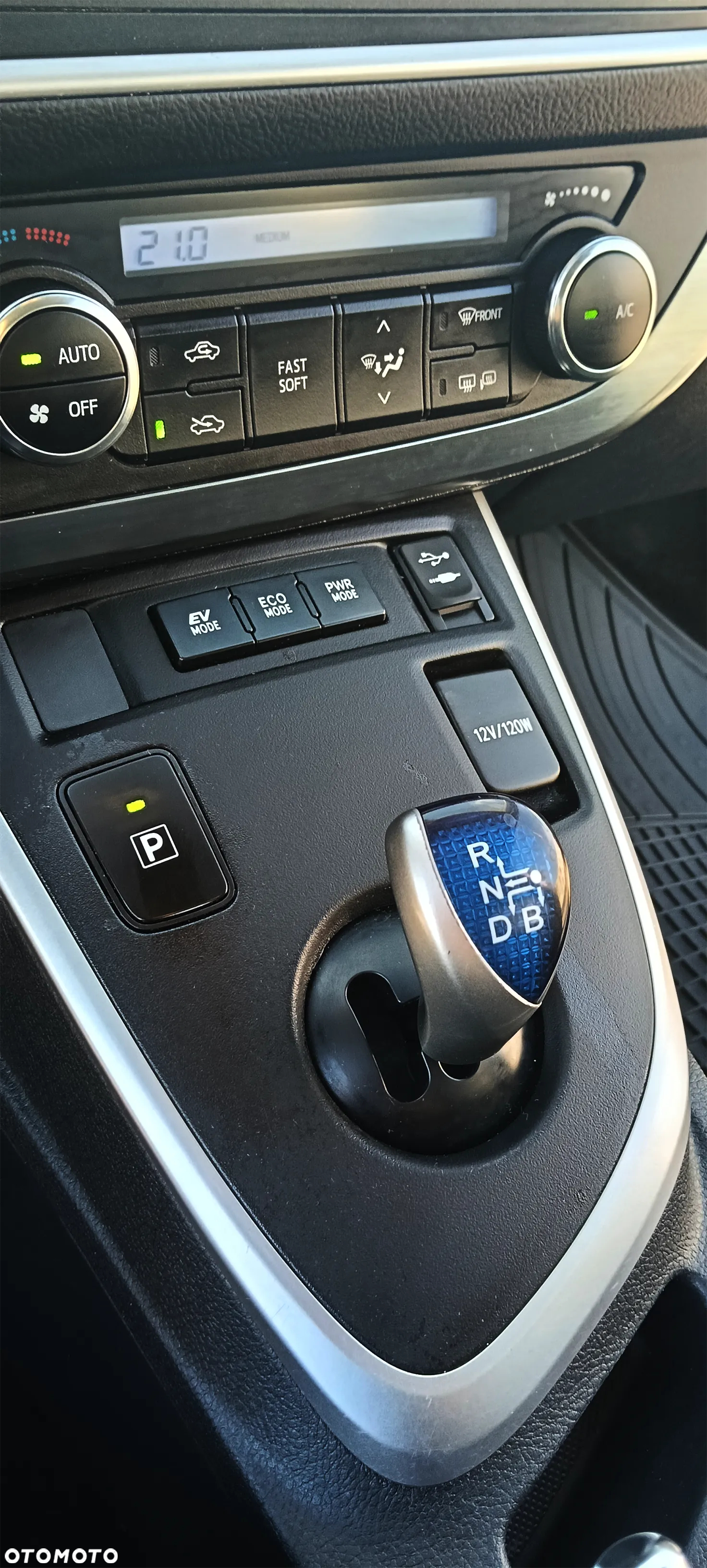 Toyota Auris 1.8 HSD Luna - 25