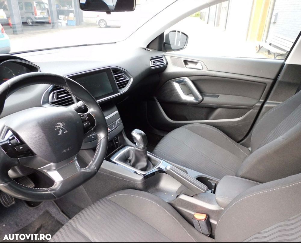 Peugeot 308 1.2 L PureTech Turbo Access - 6
