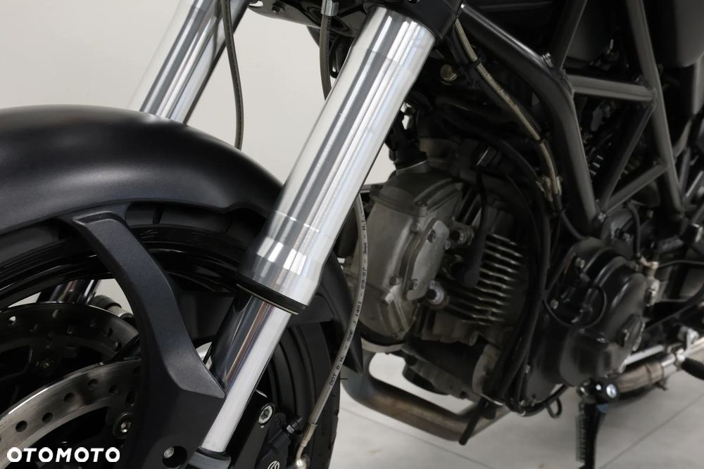 Ducati Monster - 27
