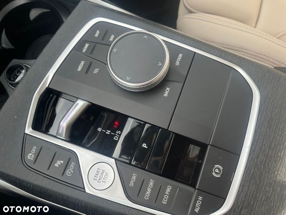 BMW Seria 3 320i xDrive M Sport - 11