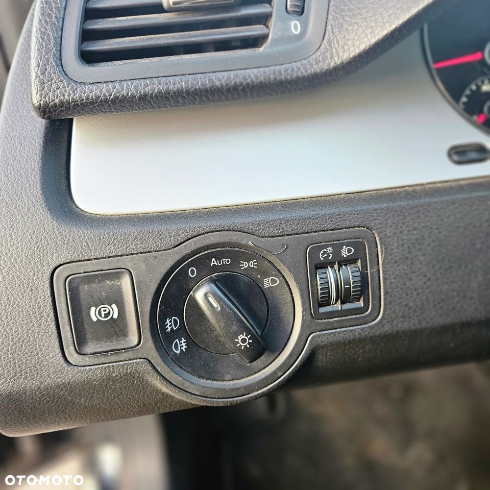 Volkswagen Passat 2.0 Blue TDI SCR Comfortline - 23