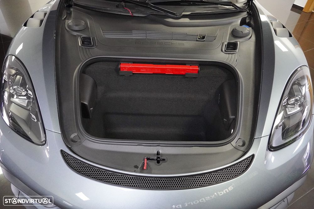 Porsche 718 Spyder RS - 31