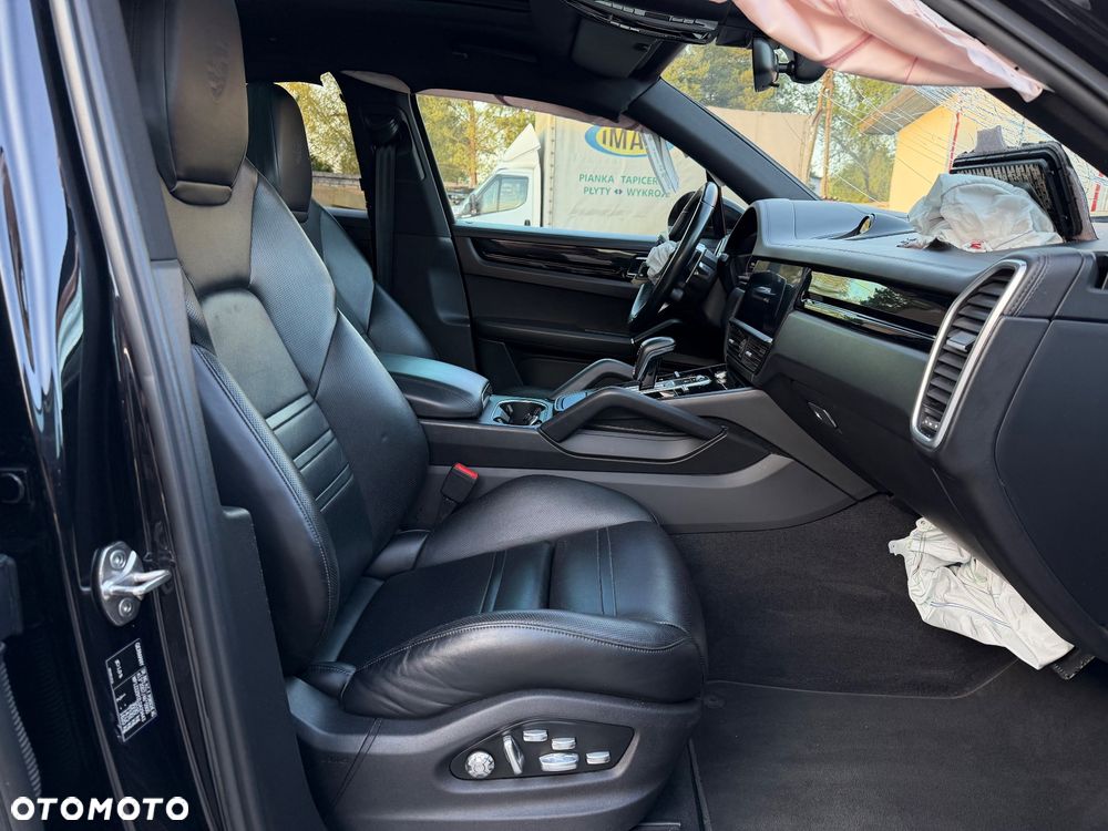 Porsche Cayenne E-Hybrid Tiptronic S Platinum Edition - 36