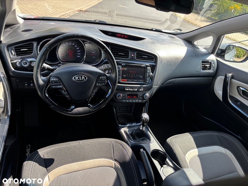 Kia Ceed 1.6 CRDi 128 ISG SW Spirit - 12