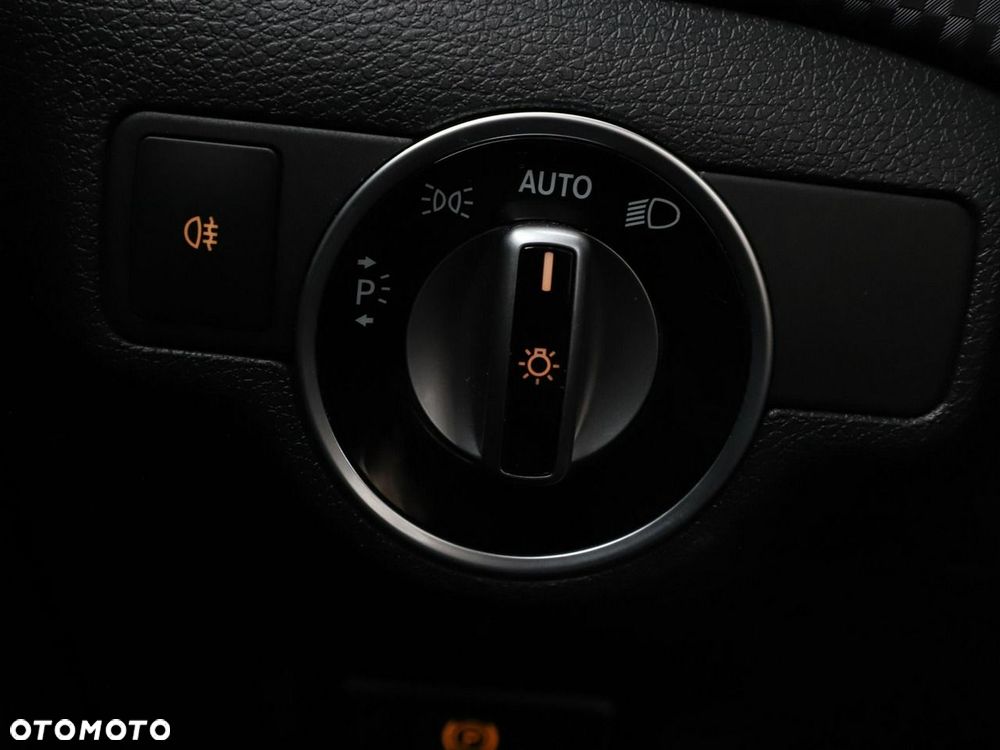 Mercedes-Benz Klasa A 180 (BlueEFFICIENCY) 7G-DCT Urban - 34