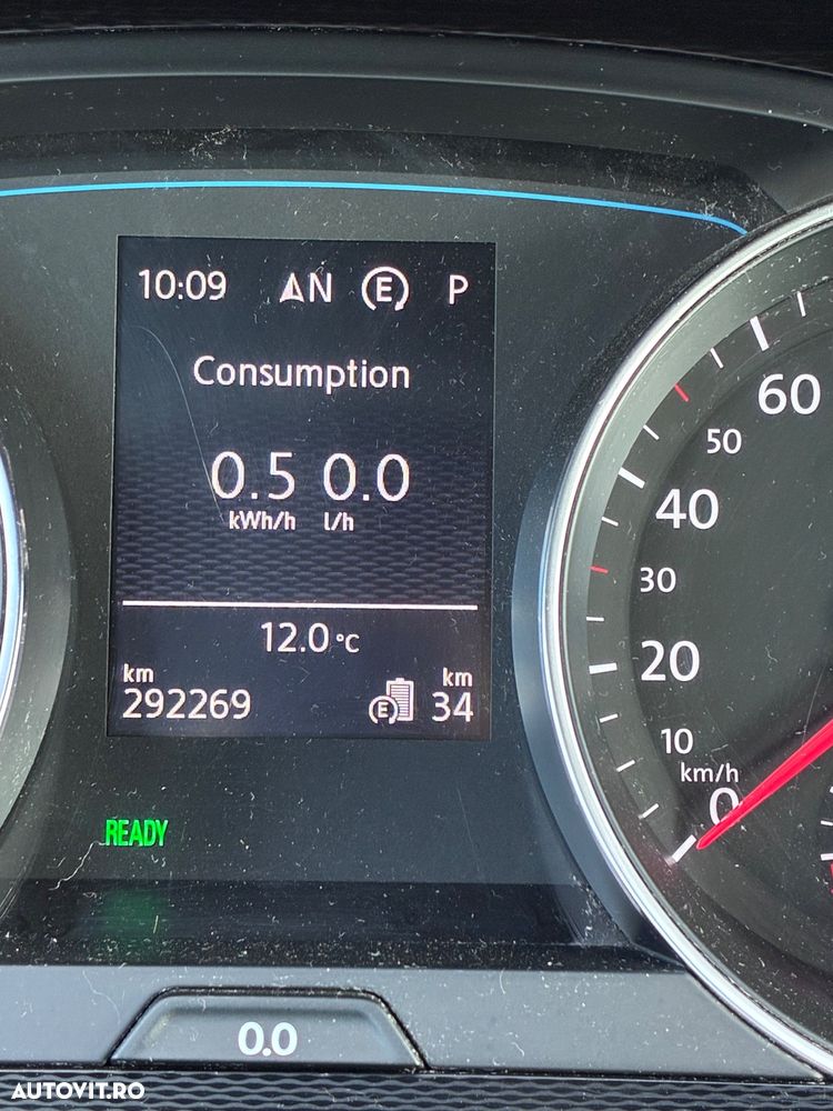 Volkswagen Golf - 10