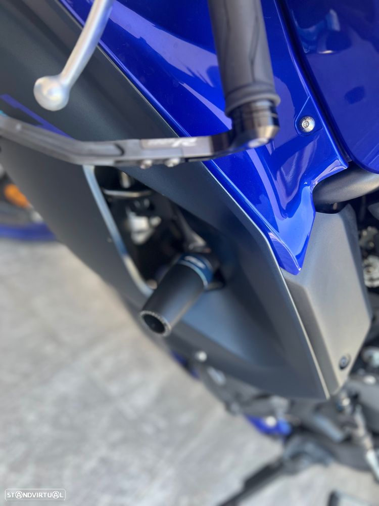 Yamaha YZF R7 - 6
