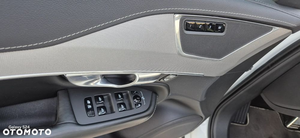 Volvo XC 90 D5 SCR AWD R-Design - 20