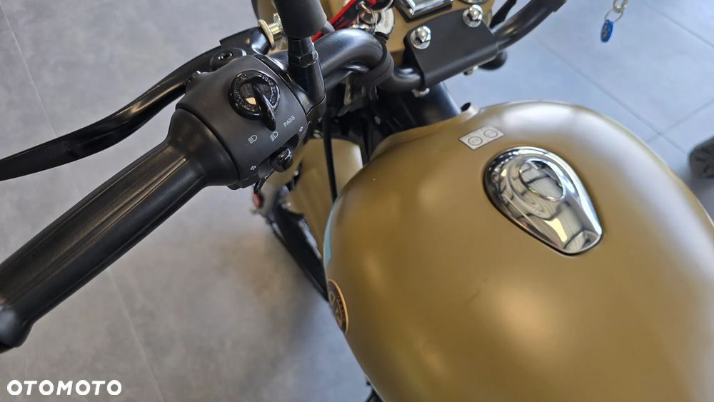 Royal Enfield Classic - 14