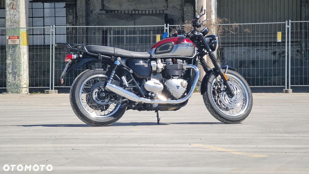 Triumph Bonneville - 3