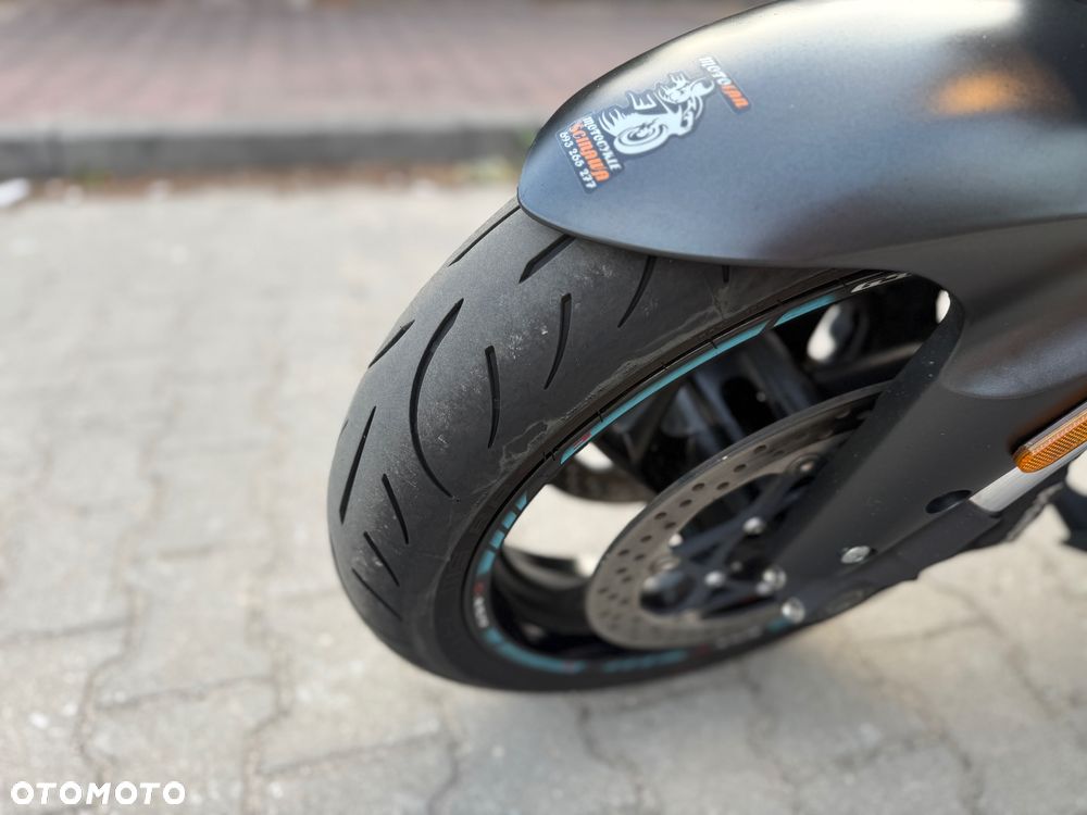 Suzuki GSX - 22