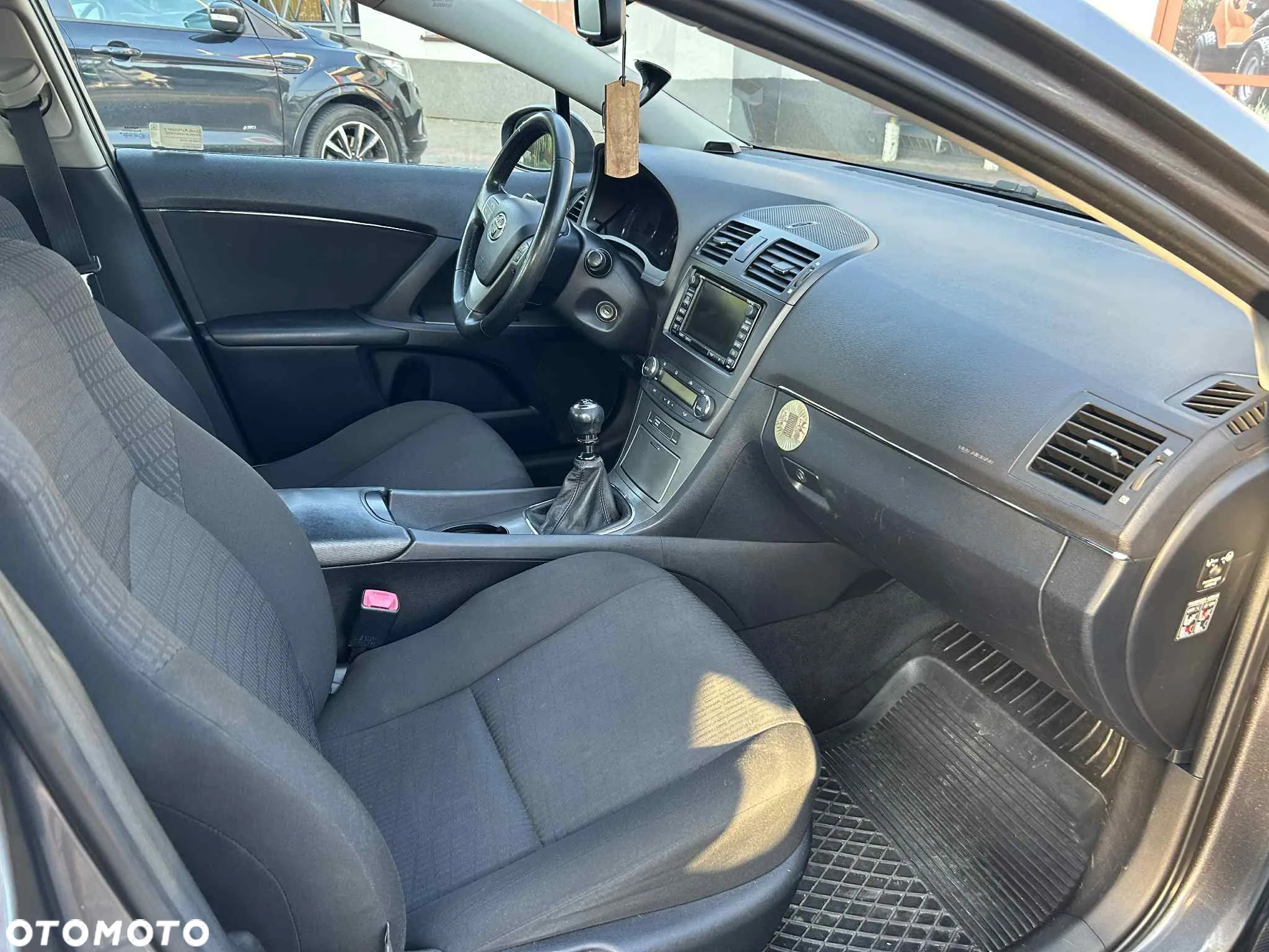 Toyota Avensis 1.8 Sol NAVI - 11