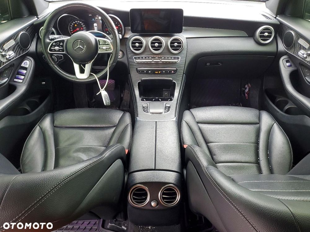 Mercedes-Benz GLC 300 4Matic 9G-TRONIC AMG Line - 8