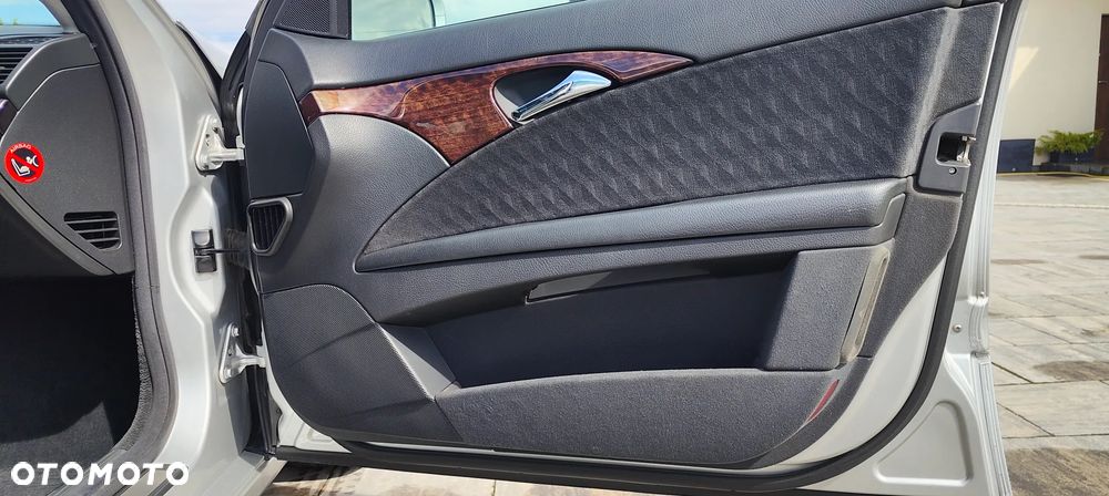 Mercedes-Benz Klasa E 320 CDI Classic DPF - 15