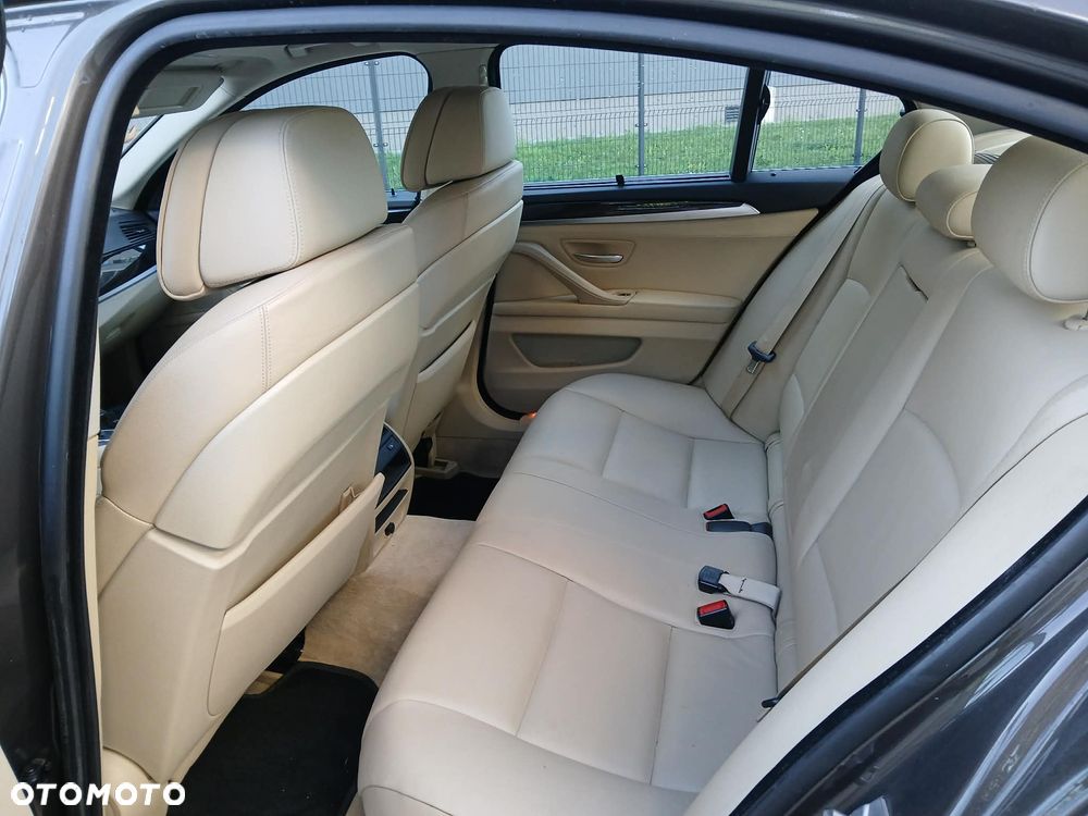 BMW Seria 5 530d xDrive - 7