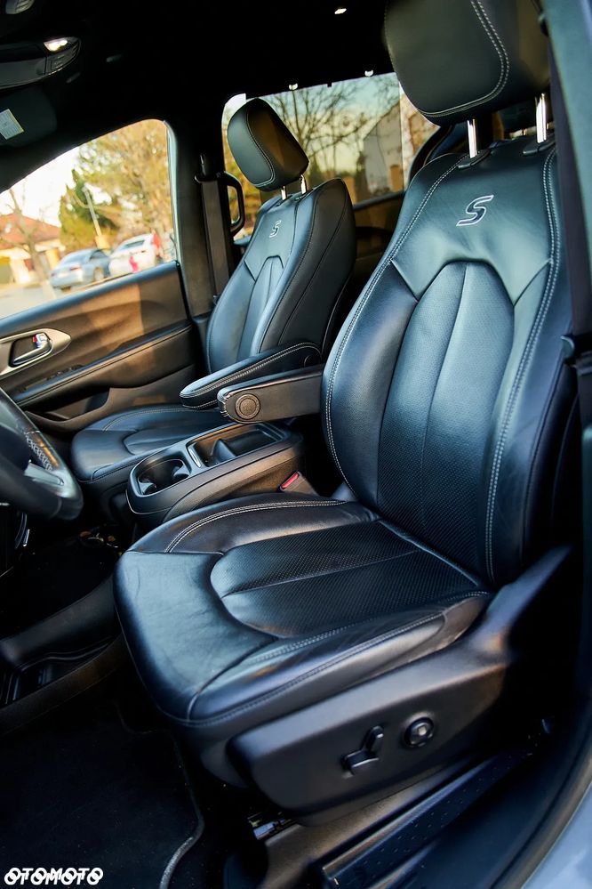 Chrysler Pacifica - 22
