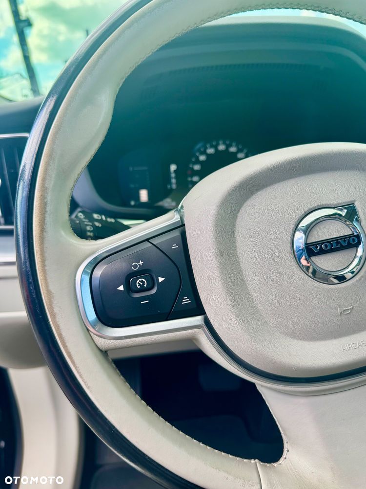 Volvo XC 60 D4 AWD Geartronic Momentum - 24