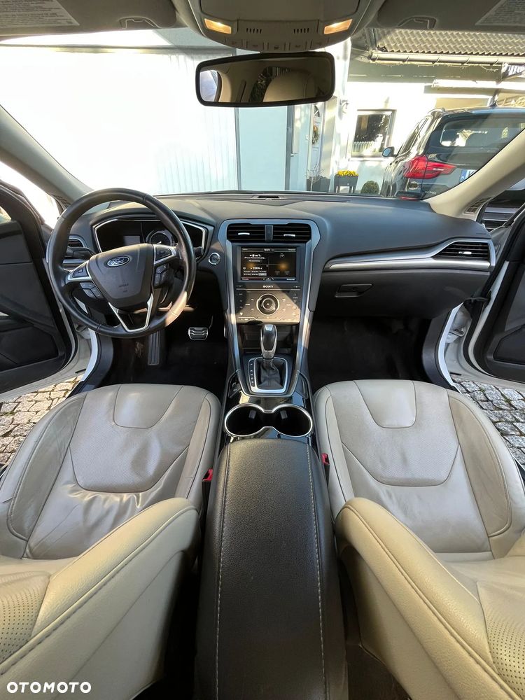 Ford Fusion - 12