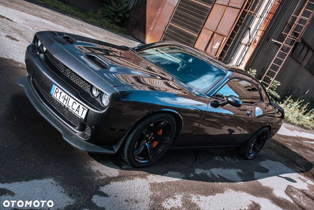 Dodge Challenger 6.2 Hellcat - 10
