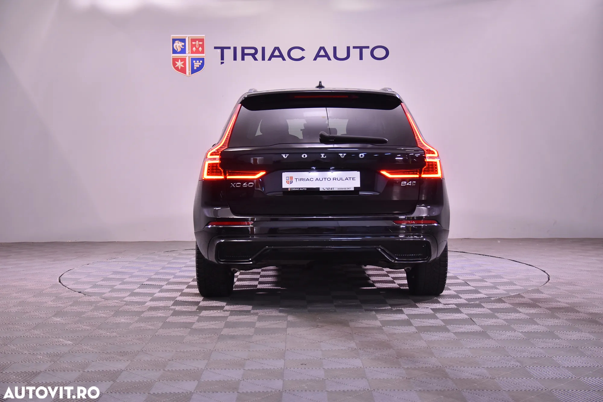 Volvo XC 60 B4 D AWD Plus Dark - 4