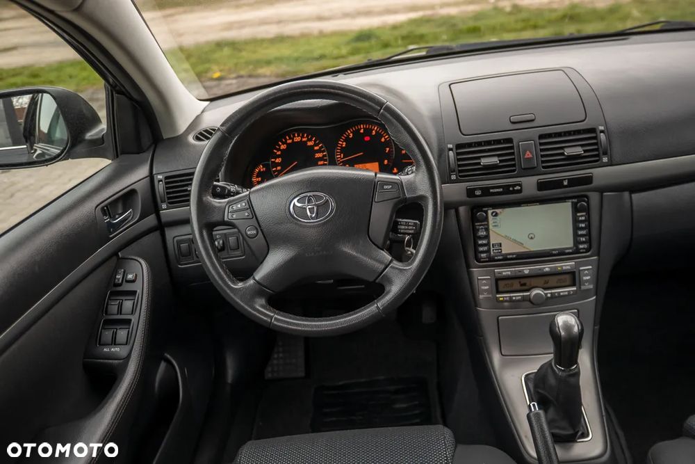 Toyota Avensis 1.8 VVT-i Combi - 31