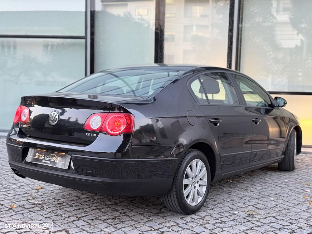 VW Passat 2.0 TDI Confortline - 14