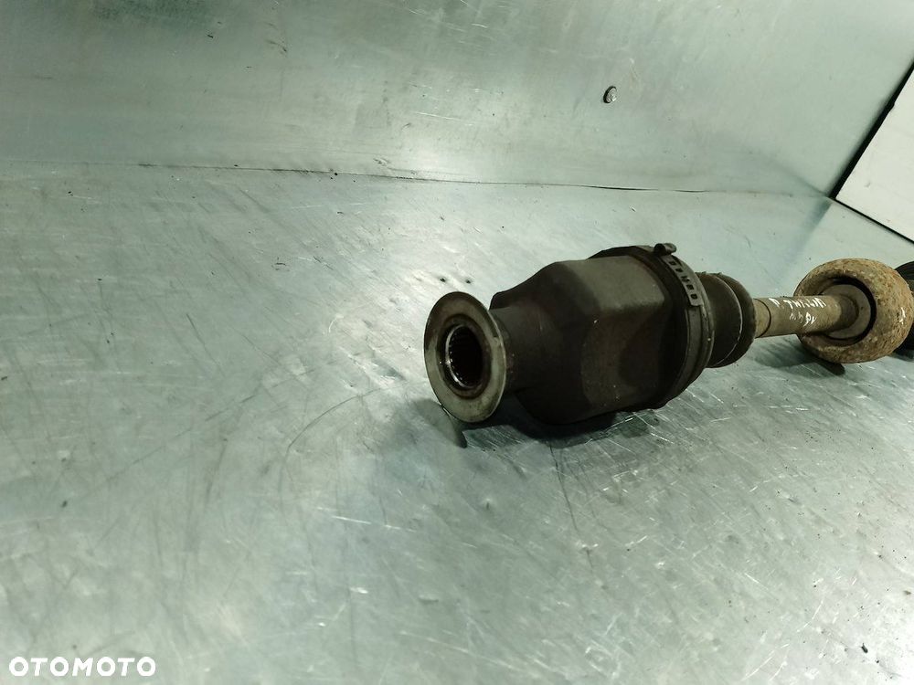 PÓŁOŚ PRAWA PRZÓD RENAULT THALIA ( 01-08 ) 1.4 8V - 3