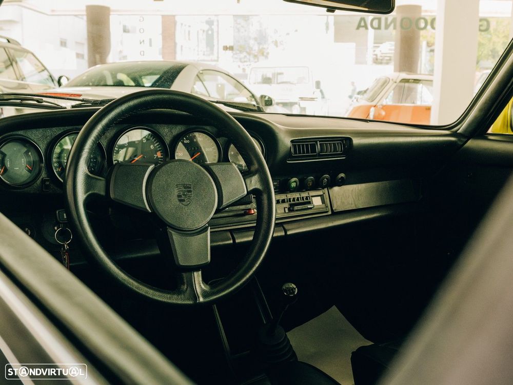 Porsche 911 Série G 3.0 Carrera Targa - 24