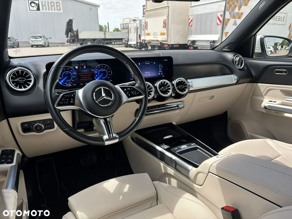 Mercedes-Benz EQB - 12