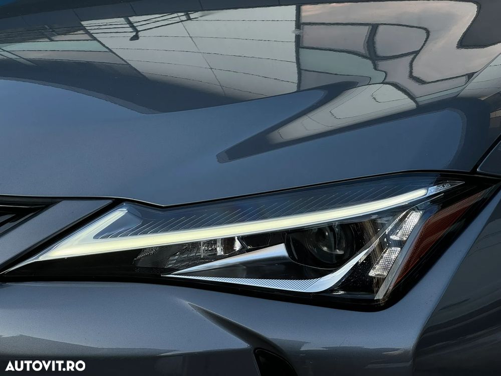 Lexus UX 250h FWD Executive - 8