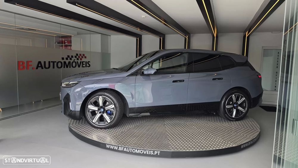 BMW iX xDrive 40 Pack Desportivo - 16