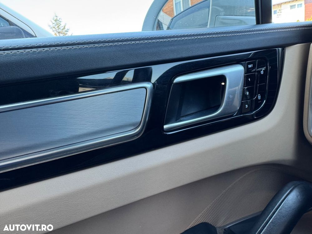 Porsche Cayenne Turbo Tiptronic S - 15