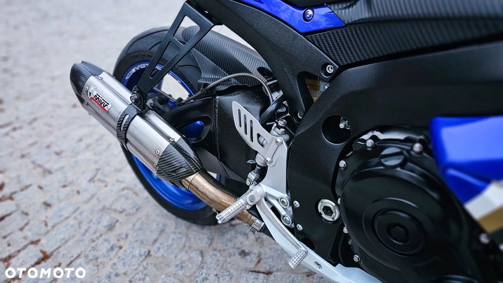 Suzuki GSX-R - 16