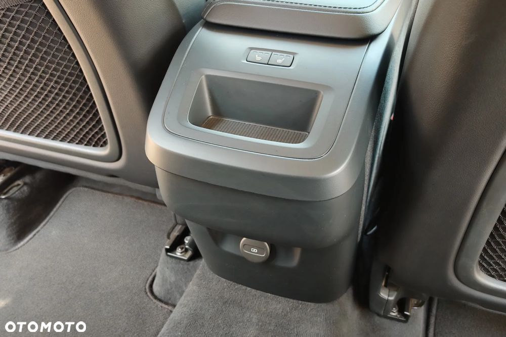 Volvo XC 60 B4 D AWD Plus Dark - 21