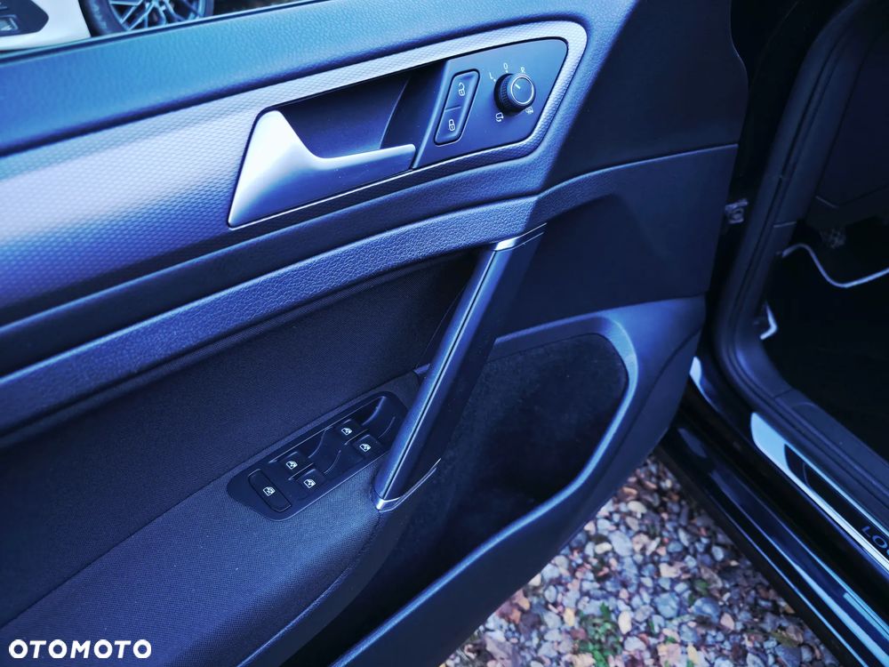 Volkswagen Golf 2.0 TDI BlueMotion Technology Lounge - 22