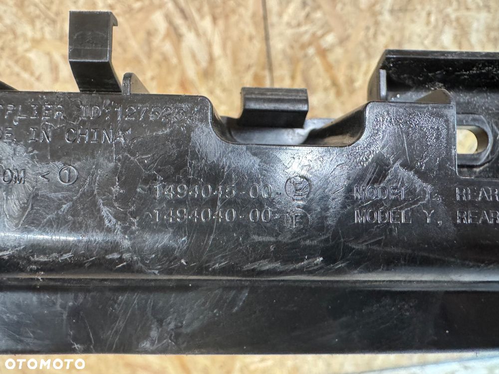 Tesla Y ślizg zderzaka tył - 3