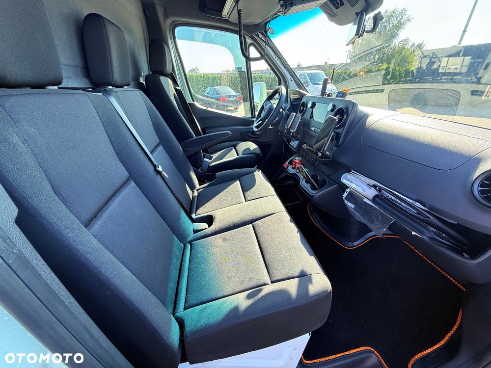 Mercedes-Benz Sprinter - 20