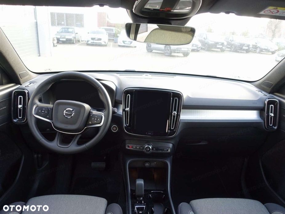 Volvo XC 40 B4 Plus Black Edition - 7