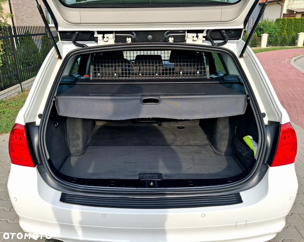 BMW Seria 3 318d DPF Edition Lifestyle - 14