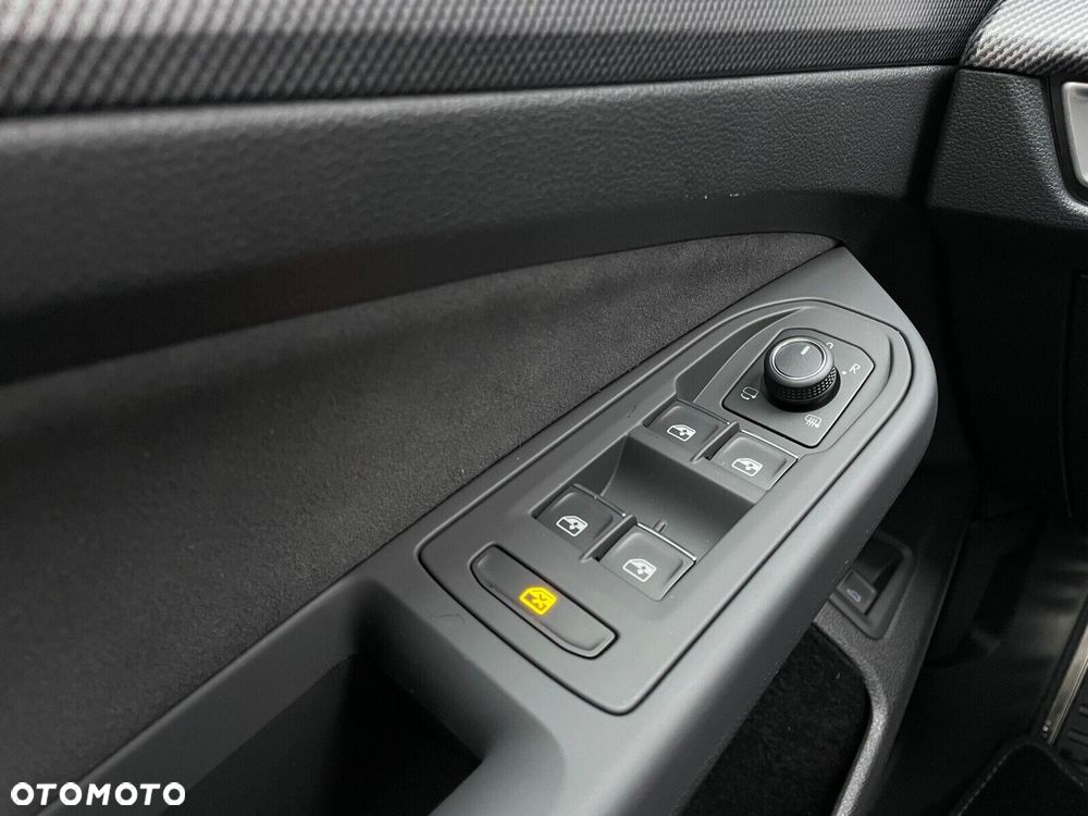 Volkswagen Golf Variant 2.0 TDI R-Line Plus DSG - 19