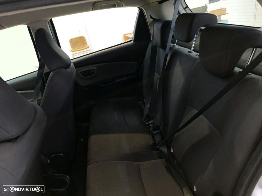 Toyota Yaris 1.5 HSD Active - 4