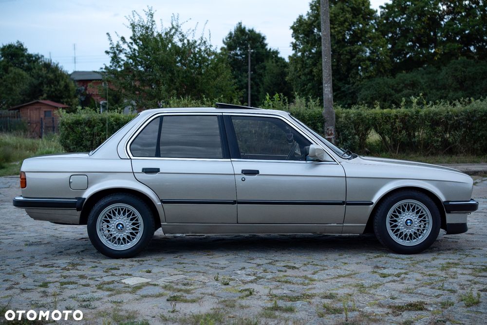 BMW Seria 3 318i - 5