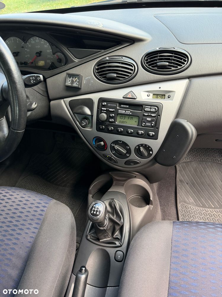 Ford Focus 1.8 Futura - 13