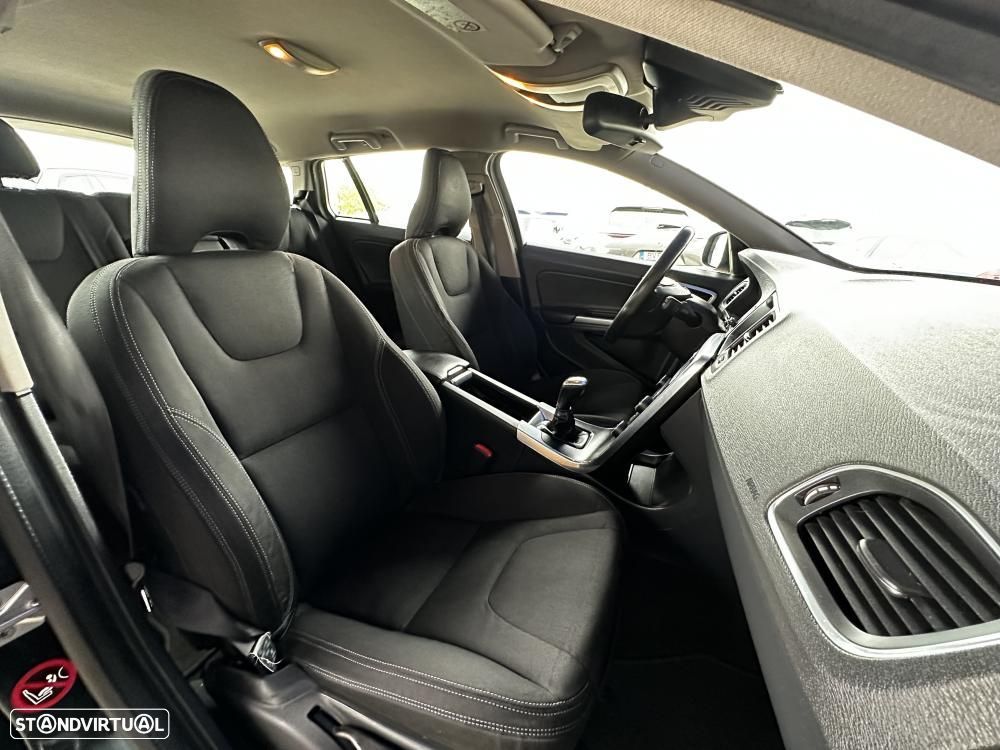 Volvo V60 2.0 D2 Momentum - 5
