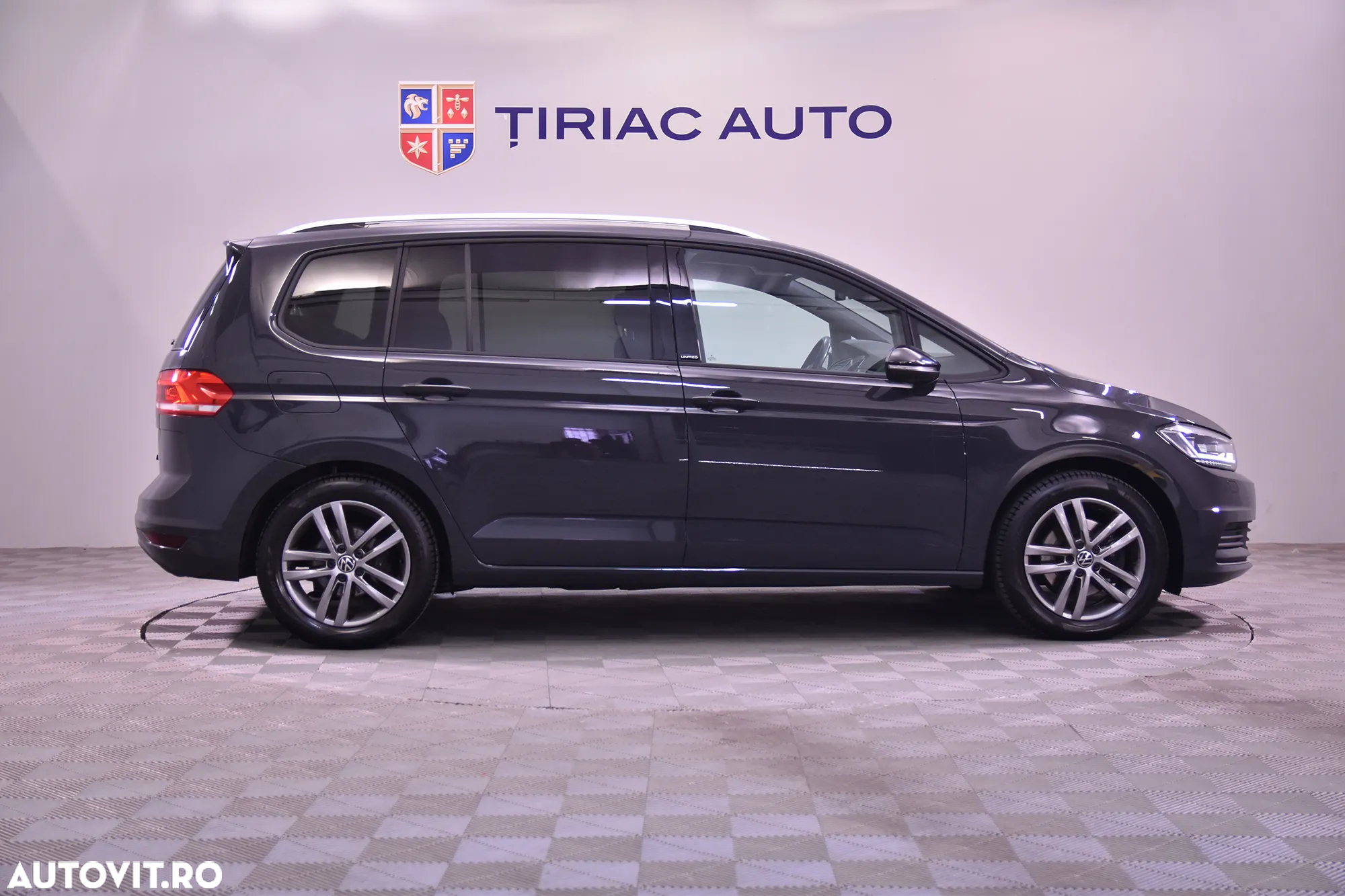 Volkswagen Touran - 6