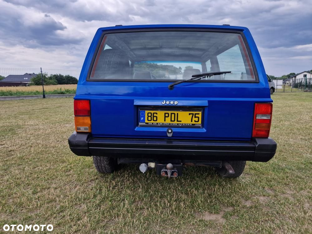 Jeep Cherokee 2.5 - 7