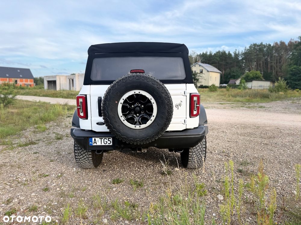 Ford Bronco - 12
