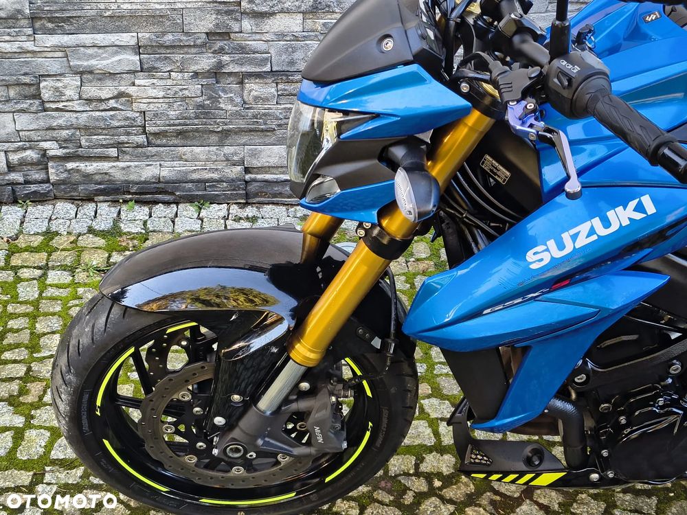 Suzuki GSX - 25