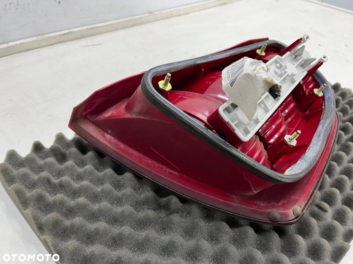 Lampa Skoda Fabia I 6y HB 99-08r. LEWA tylna w błotnik EUROPA EU oryginalna lewy tył 6y6945095b - 9
